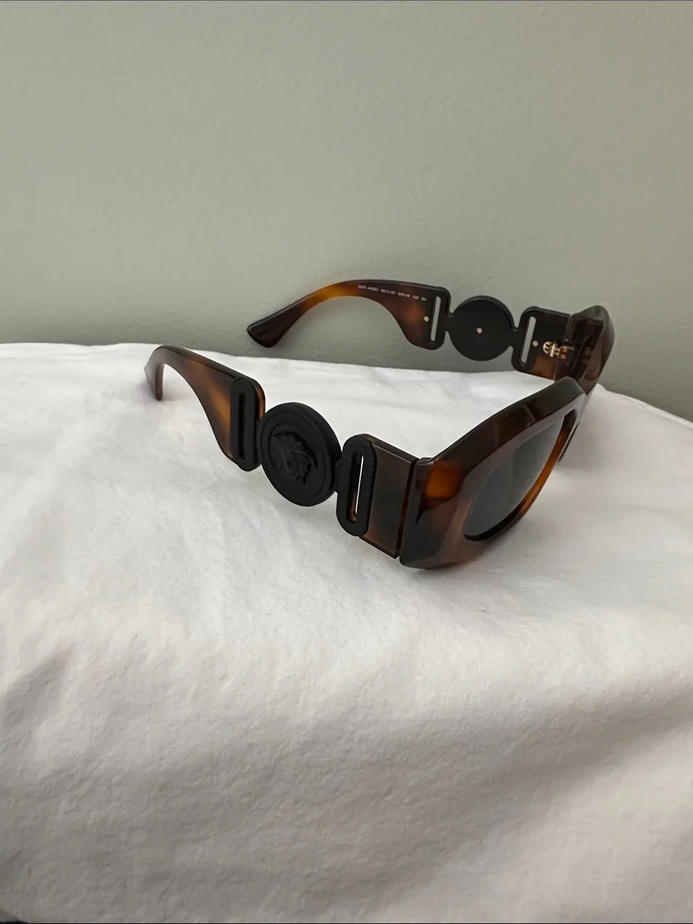Versace Women’s Brown Tortoiseshell Rectangular Sunglasses (09)